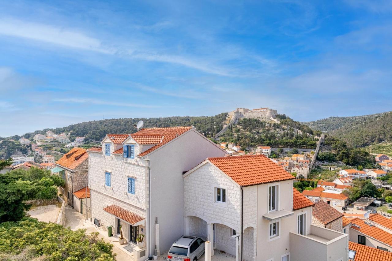 Villa Capitis In The Center- Exclusive Apartment Hvar Town Luaran gambar